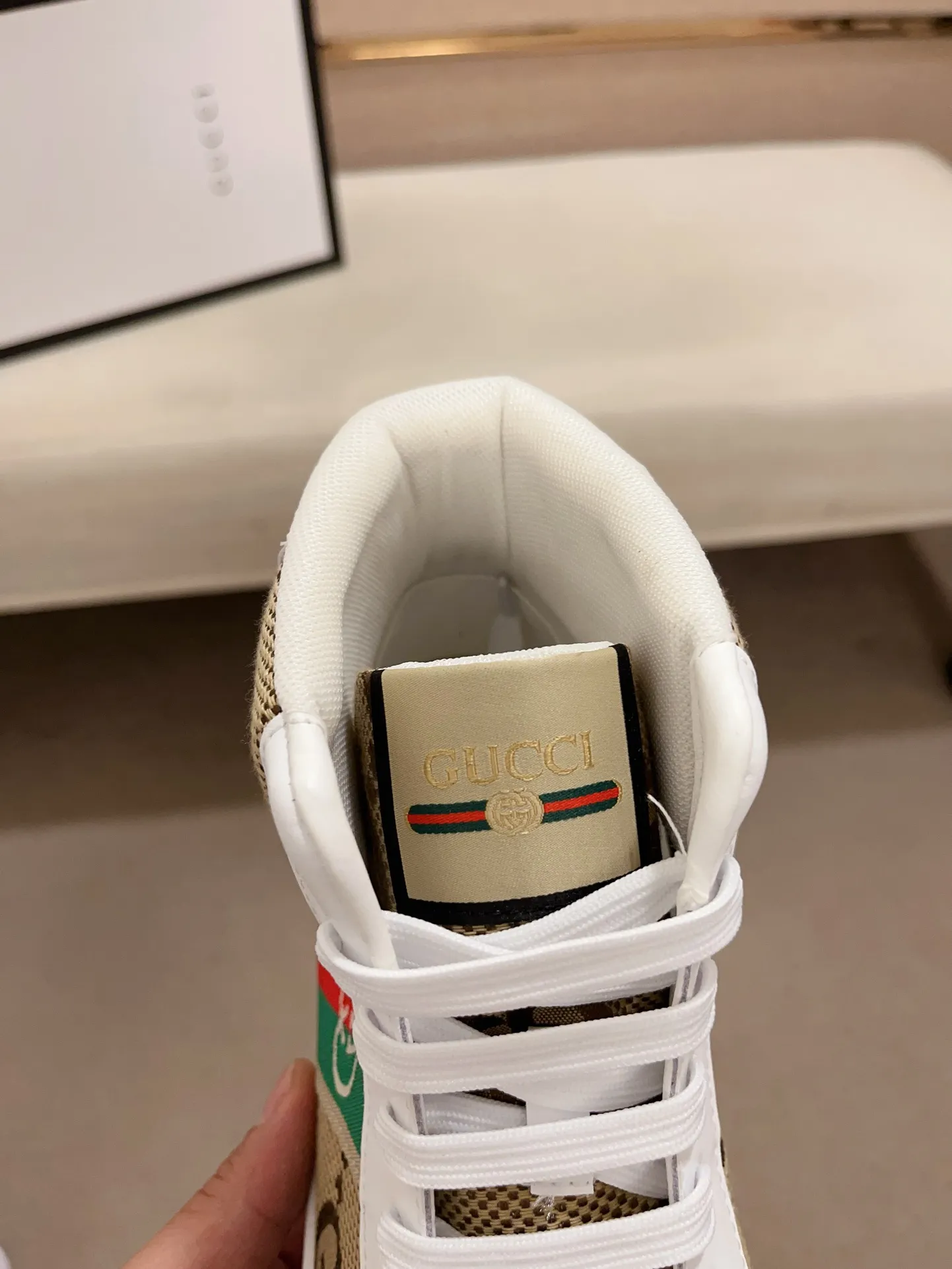 Men's shoes 💰 440 💰 High-quality new high-top GUCCI counters are on the market at the same time. The new men's shoes, 😘fabrics are selected imported cowhide, lining: sheepskin lining. 👍🏿 High-end ☄️ air-cushion molded anti-slip rubber outsole, exquisite lines, simple and elegant, comfortable and high-end for leisure travel. Code number: 38 to 44 (45 can be customized and cannot be returned or exchanged)